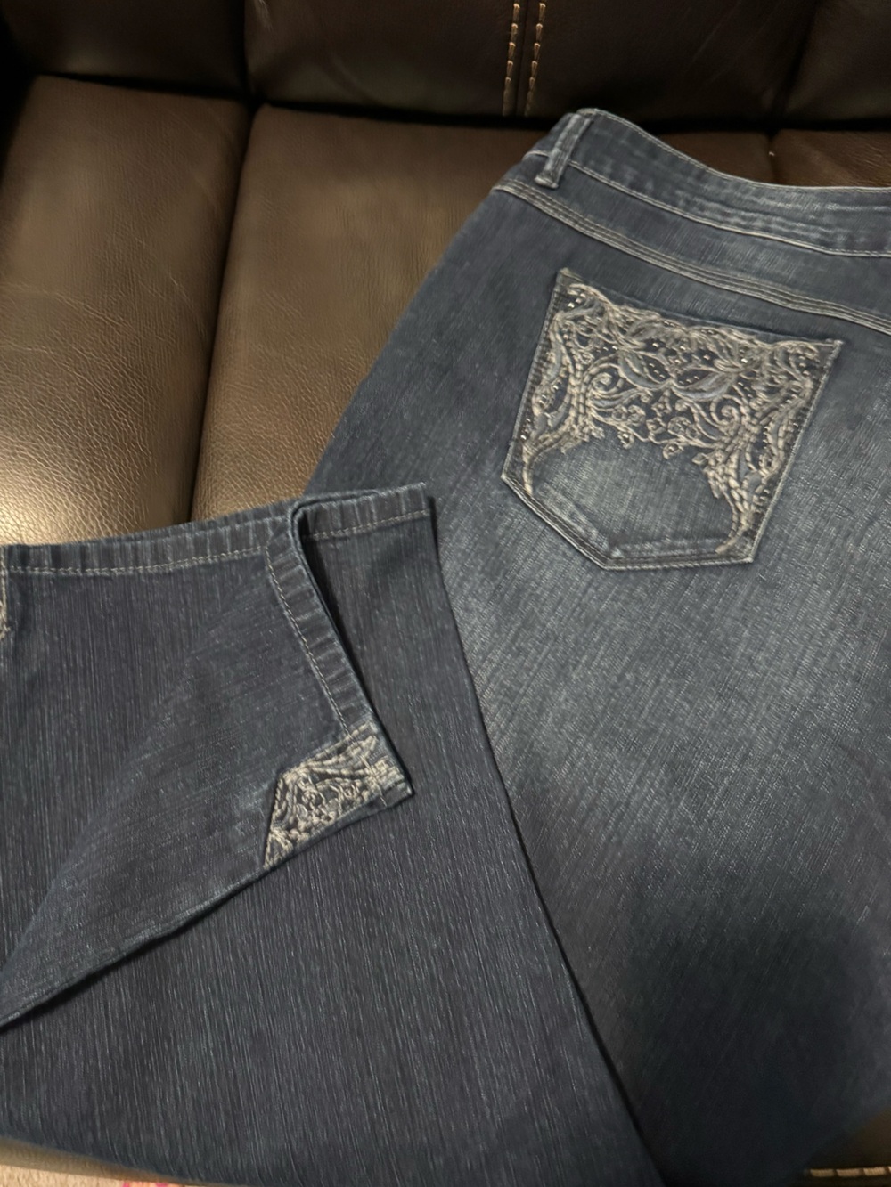 Gloria Vanderbilt Indigo Embroidered Pocket Ankle Jean Capris - Picture 4 of 9